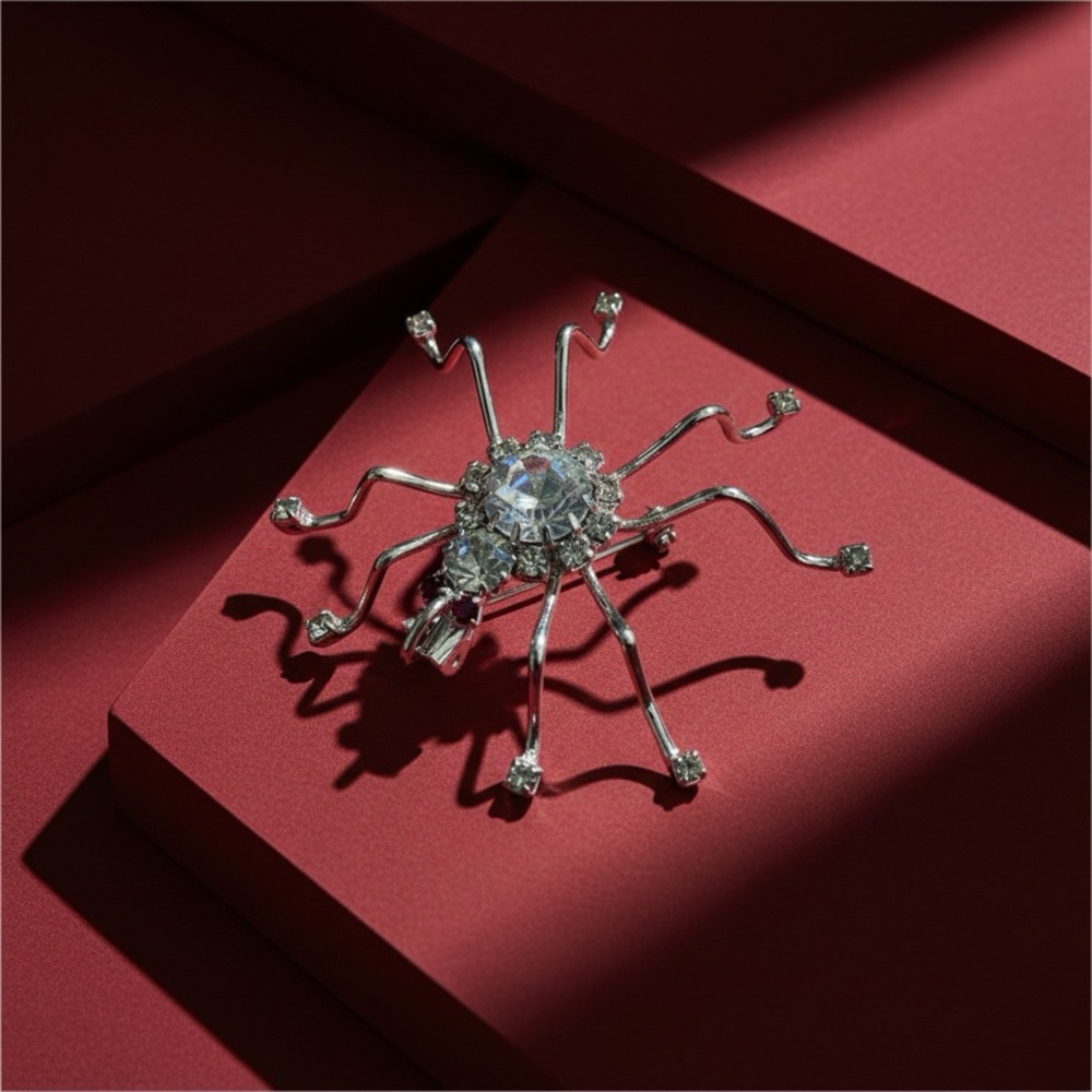 VINTAGE ESTATE SILVER TONE BROOCH PAVE RHINESTONE RED EYES SPIDER BUG PIN‎
